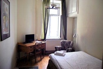 4th Floor Bed & Breakfast 3*